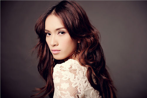 Ái Phương gợi cảm cùng sắc trắng - 8