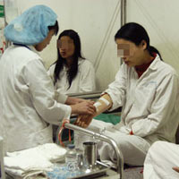 Tin tức trong ngày - Bác sĩ cho máu cứu sống sản phụ