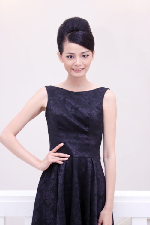 Hồ Ngọc Hà sexy cùng áo "xuyên thấu" - 17