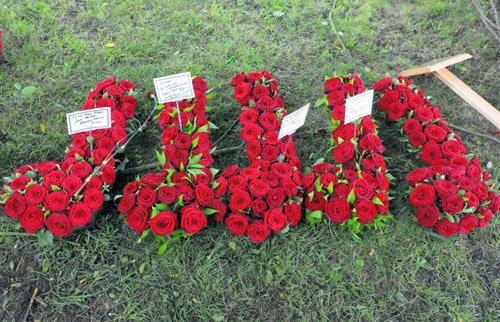 Đám tang xúc động của danh ca nhóm Bee Gee - 9