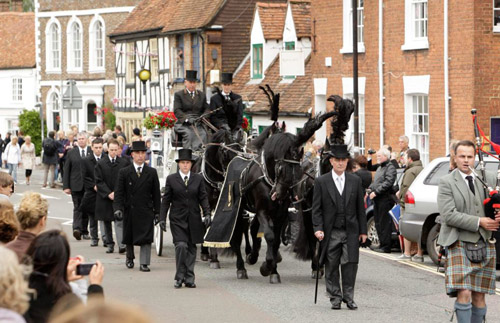 Đám tang xúc động của danh ca nhóm Bee Gee - 16