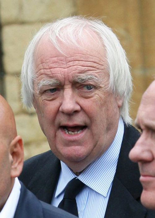 Đám tang xúc động của danh ca nhóm Bee Gee - 23