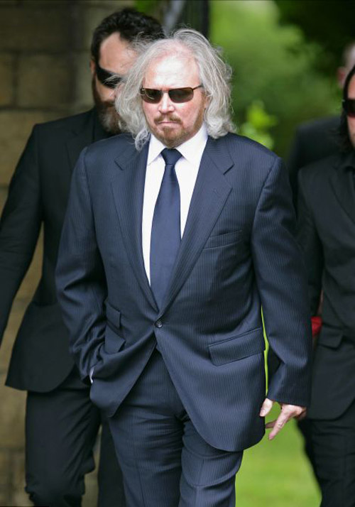 Đám tang xúc động của danh ca nhóm Bee Gee - 21