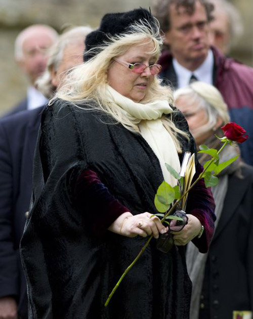 Đám tang xúc động của danh ca nhóm Bee Gee - 3