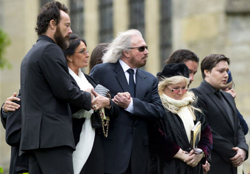 Đám tang xúc động của danh ca nhóm Bee Gee - 4