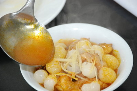 Gà nấu trái vải ngon miệng lạ mắt - 2