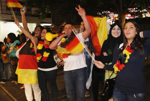 CĐV Đức vỡ òa sau chiến thắng của đội nhà - 6