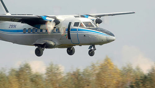 Ukraine: Rơi máy bay nhảy dù chở 20 người - 1