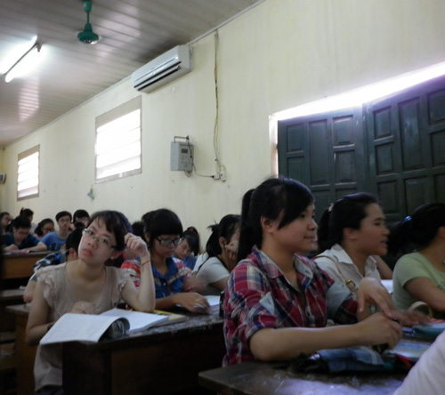 Bí mật sau lò luyện thi đại học - 3