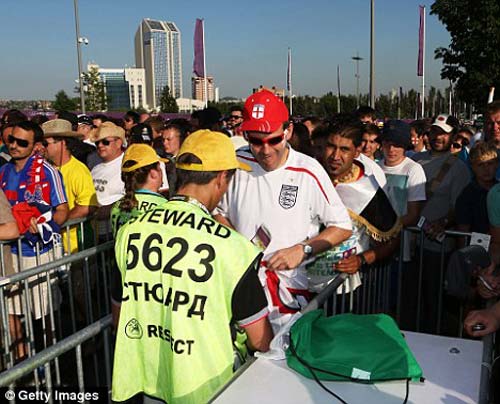 CĐV Anh kiện nước chủ nhà lên UEFA - 2