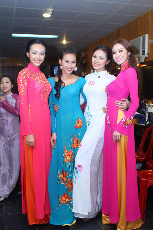 Dương Mỹ Linh duyên dáng áo dài hoa - 9