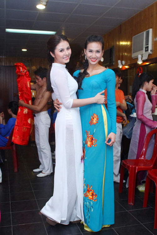 Dương Mỹ Linh duyên dáng áo dài hoa - 11