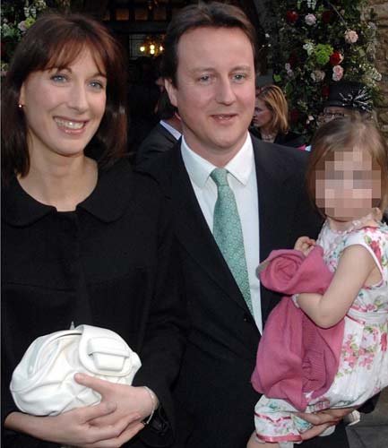 Thủ tướng Anh bỏ quên con gái ở quán rượu - 1