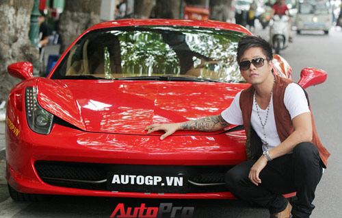 Tuấn Hưng "cặp" Lương Giang bên Ferrari 458 Italia - 5