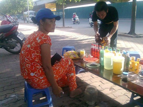 Chuyện cảm động ghi từ quán trà đá - 2