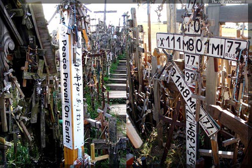 Vẻ đẹp lạ lùng của ngọn đồi thánh giá ở Lithuania - 15