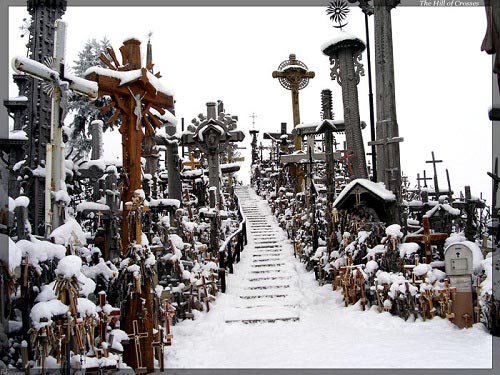 Vẻ đẹp lạ lùng của ngọn đồi thánh giá ở Lithuania - 12