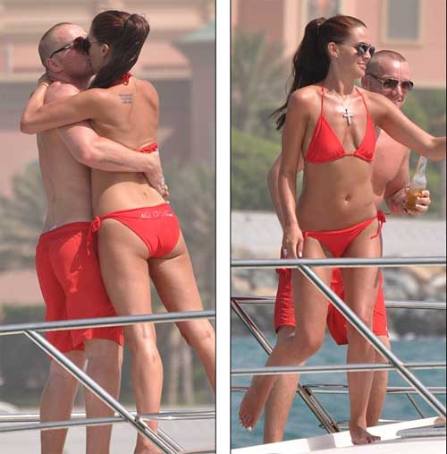 “Hoa hậu sát cầu thủ” khoe “ngực lép” - 4