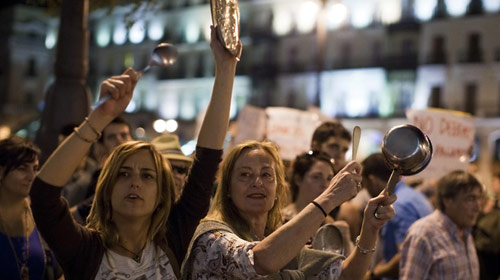 Tây Ban Nha chữa lửa bằng dầu - 1