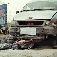 Tin tức trong ngày - Taxi, xe tải kèn cựa nhau, mất 2 mạng người