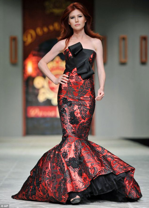 Bất ngờ vì vẻ sexy của cựu nữ điệp viên - 4