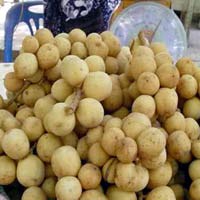 Thị trường - Tiêu dùng - "Méo mặt" hoa quả đẹp nhờ dính keo 502