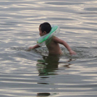 Tin tức trong ngày - Bãi tắm tự phát: Đùa giỡn với tử thần