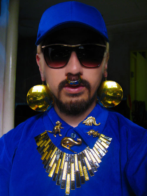 Chàng trai độc, dị với "hoa lá cành" - 12