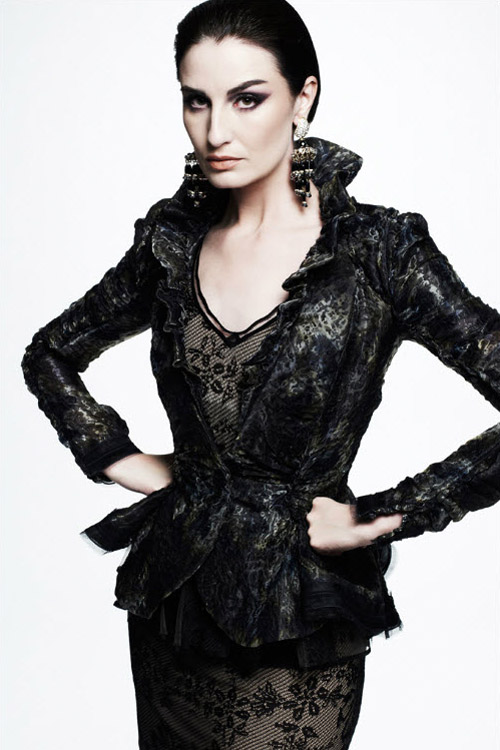 Tôn vóc dáng "đồng hồ cát" điệu nghệ! - 10