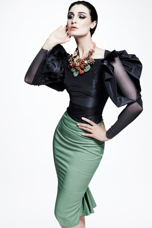 Tôn vóc dáng "đồng hồ cát" điệu nghệ! - 11