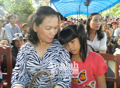 Phẫn nộ phiên xử bố mẹ hành hạ con nuôi - 2