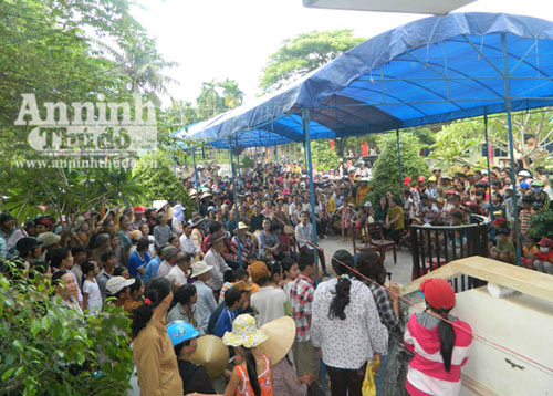 Phẫn nộ phiên xử bố mẹ hành hạ con nuôi - 3