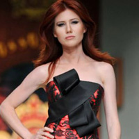 Xu hướng thời trang - Bất ngờ vì vẻ sexy của cựu nữ điệp viên