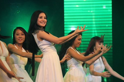 Phương Thanh  đầy "lửa" trên sân khấu - 20