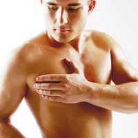 Sức khỏe đời sống - Ngực nam giới bên to - bên nhỏ, có nguy hiểm?