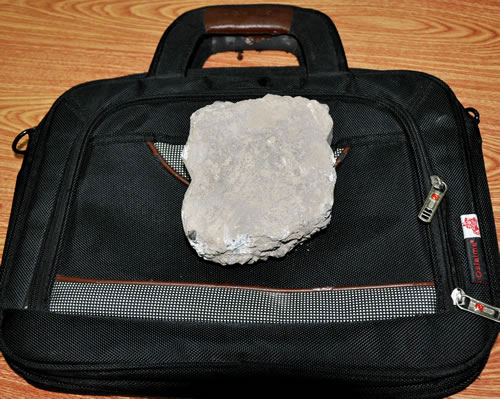 Cướp tiệm vàng trả nợ tiền cá độ - 4