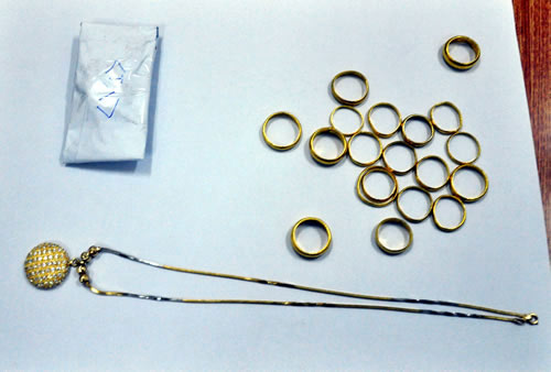 Cướp tiệm vàng trả nợ tiền cá độ - 5