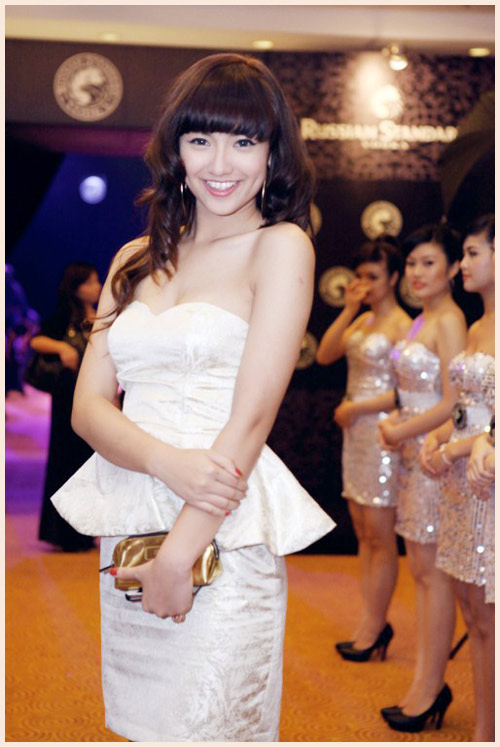 Mỹ nhân đắt giá cũng nhờ… thế đứng - 7