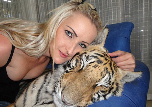 Nhận hổ dữ làm "con nuôi" - 5