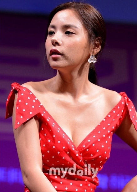 Giật mình vì da mặt của Min Hyo Rin - 3