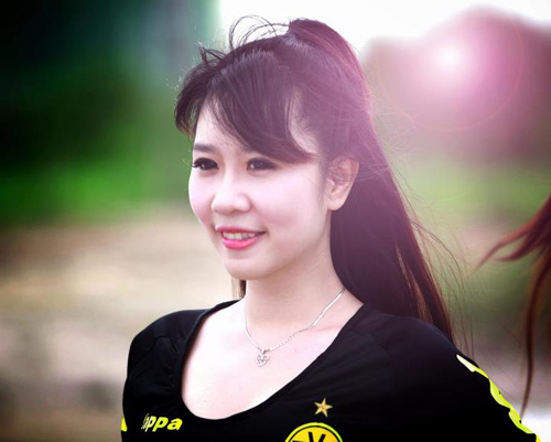 Đội bóng Nu Phạm gợi cảm cổ vũ Euro - 15