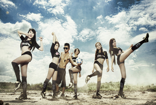 Đội bóng Nu Phạm gợi cảm cổ vũ Euro - 4