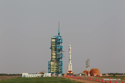 TQ phóng thành công tàu vũ trụ Thần Châu 9 - 1