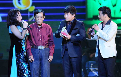 Quang Lê đếm tiền khán giả tặng - 2