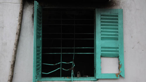 Cháy nhà giữa đêm, 3 người thương vong - 2