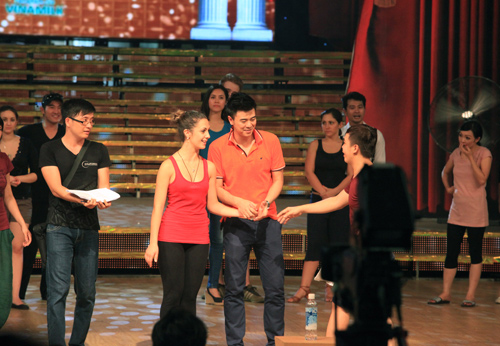 Lén xem trước đêm chung kết BNHV 2012 - 18