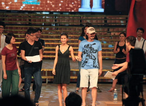 Lén xem trước đêm chung kết BNHV 2012 - 17