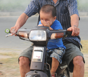 Người Hà Nội ngộp thở vì khói rơm rạ - 2