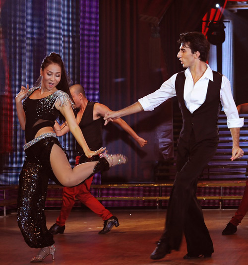 Thu Minh gợi cảm từng bước nhảy - 7