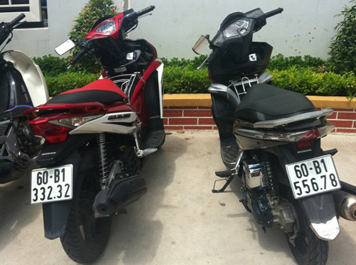 Xem xe biển số cực độc trong trụ sở CA - 8